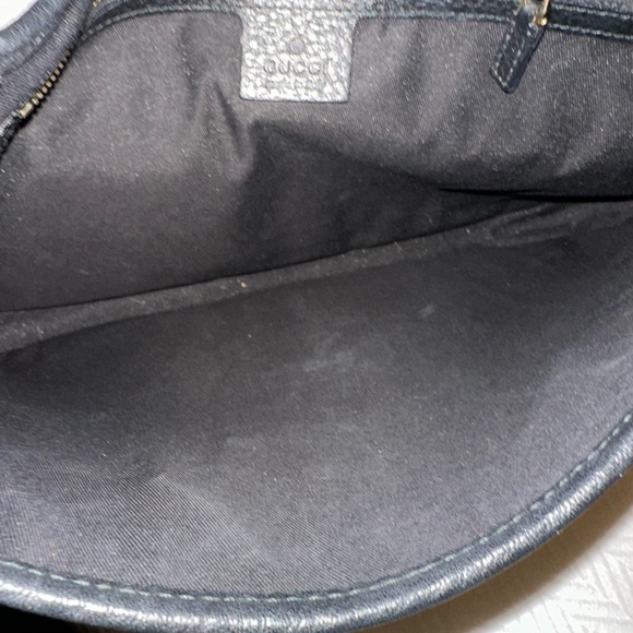 Authenticated Gucci Black Leather Shoulder Bag with Gold Hardware - Picture 6 of 14